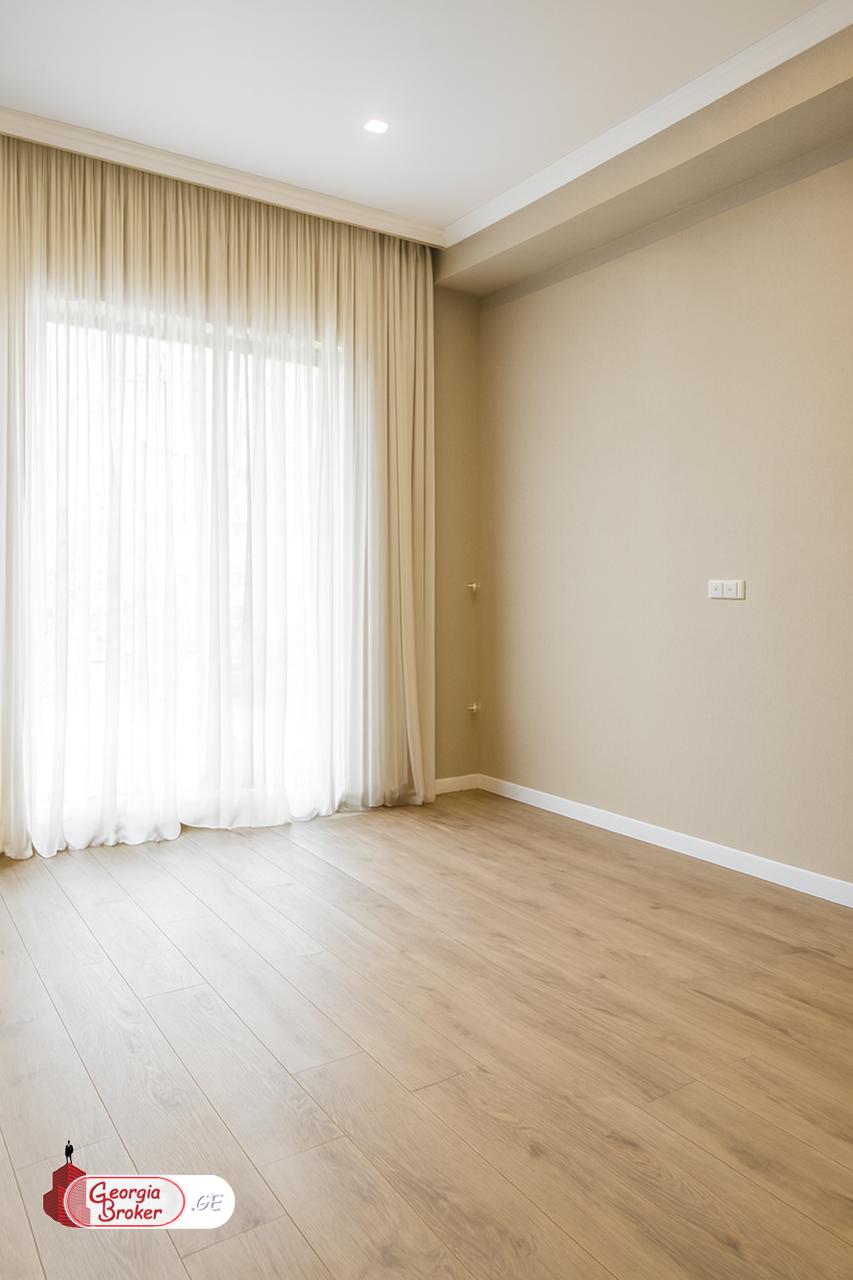 продается квартира с новым ремонтом 3-комнаты